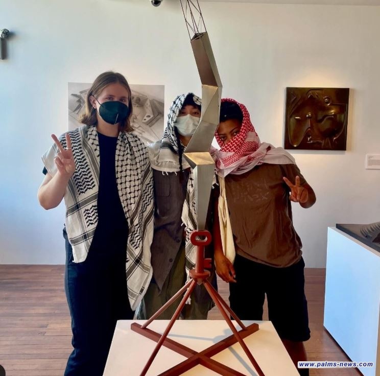 متحف أميركي يفصل موظفين بسبب الكوفية الفلسطينية